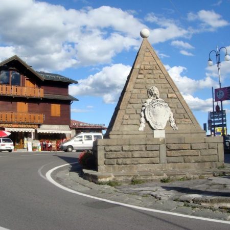 Fluctuat, Abetone - Piramidi1, CC BY-SA 3.0