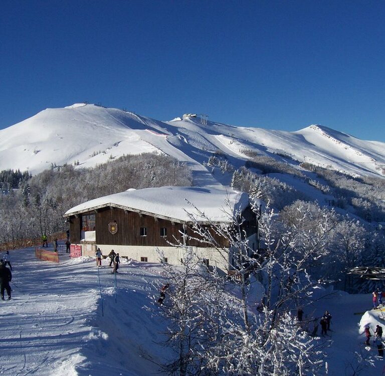 Monte_Gomito_e_rifugio_della_Selletta